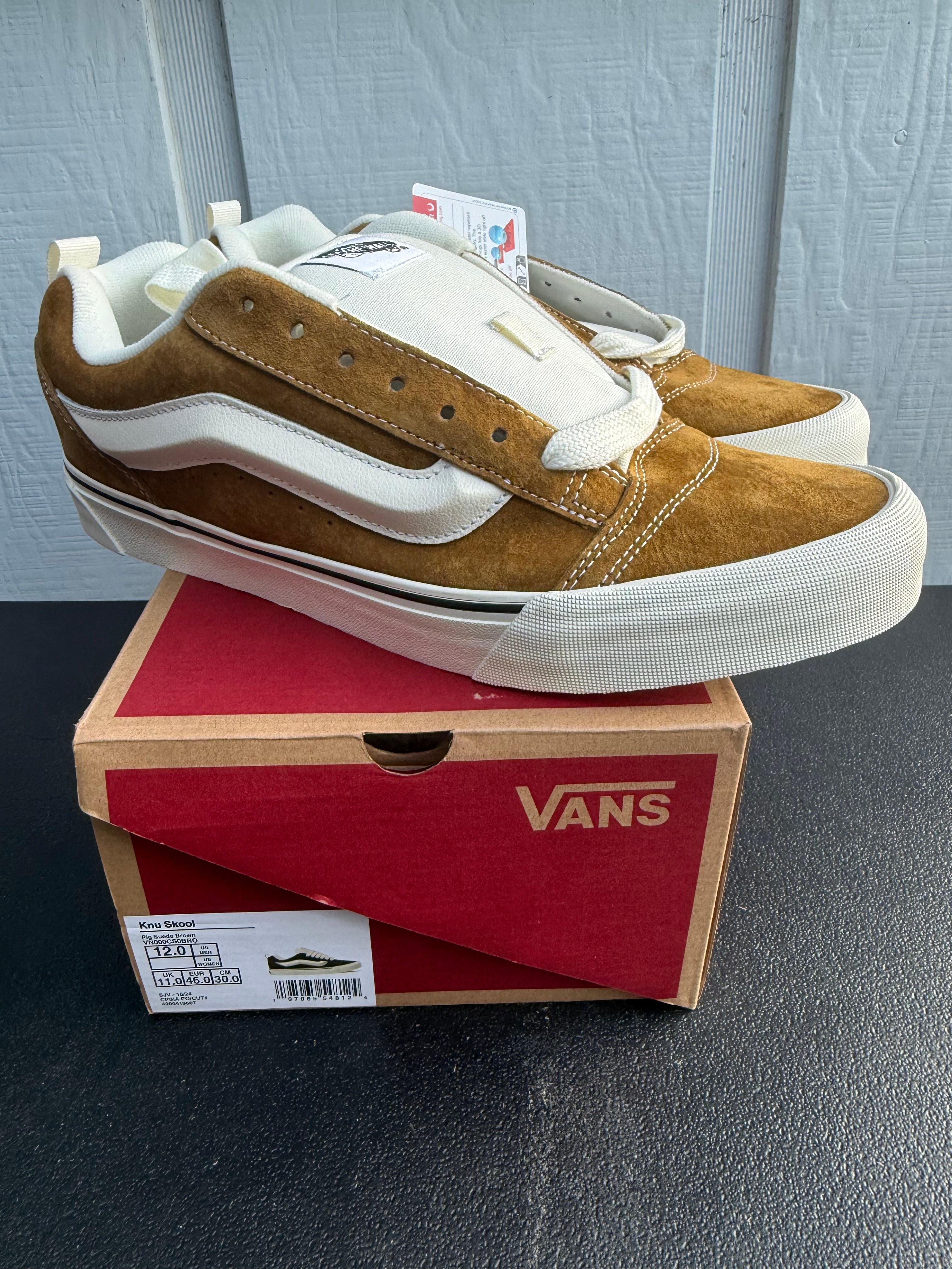 VANS Knu Skool size 12M/13.5W