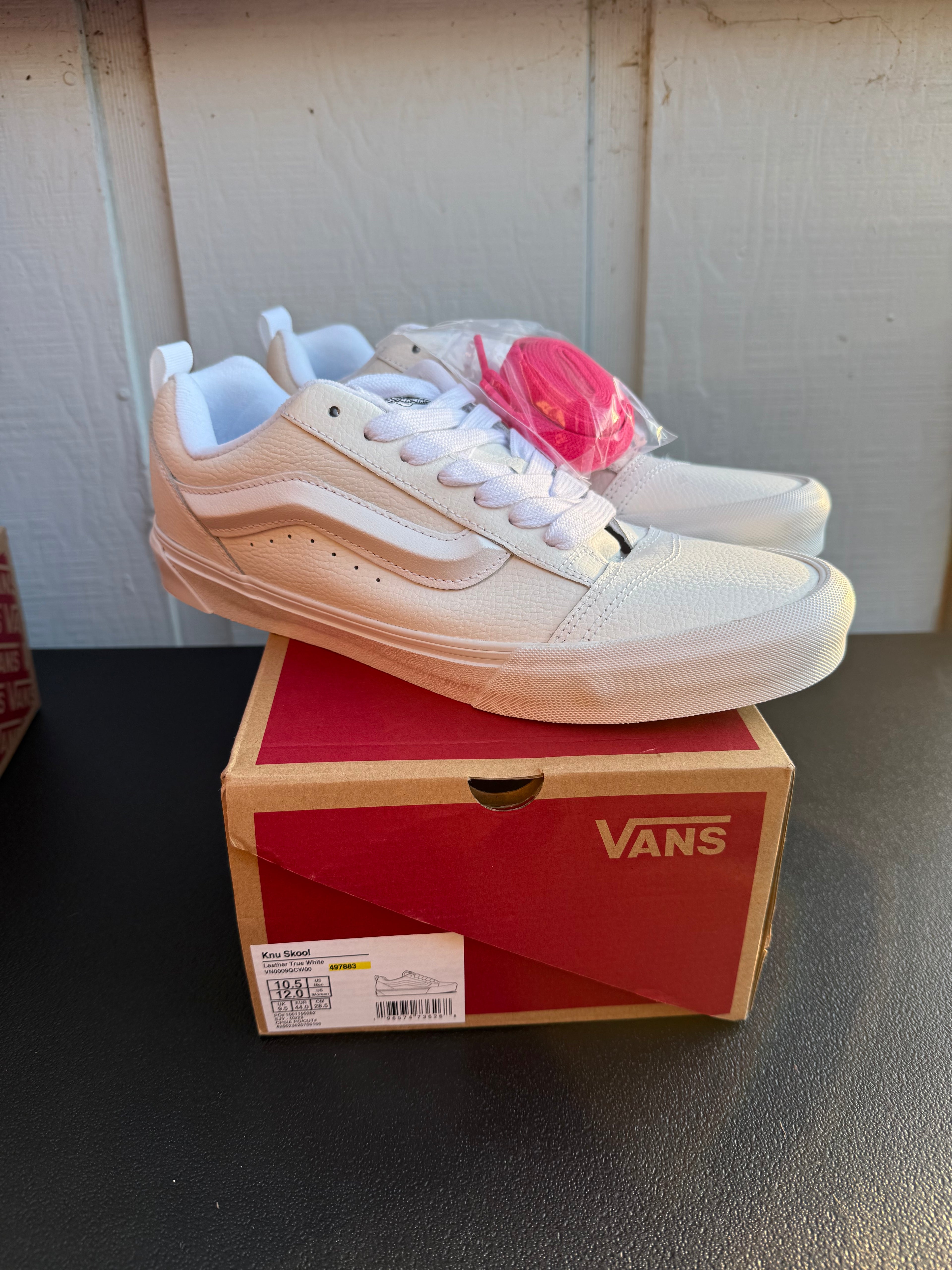 VANS Knu Skool size 10.5M/12W